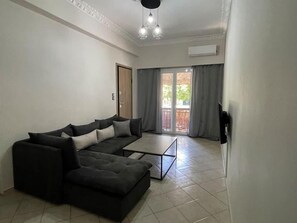 Living area - Nikea apartment near Pireus & metro III (Nikaia)