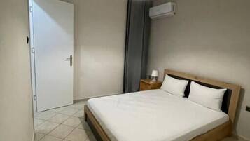 Appartement, balkon | Een strijkplank/strijkijzer, gratis wifi
