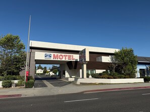 Miscellaneous - Harbor bay inn (Costa Mesa)