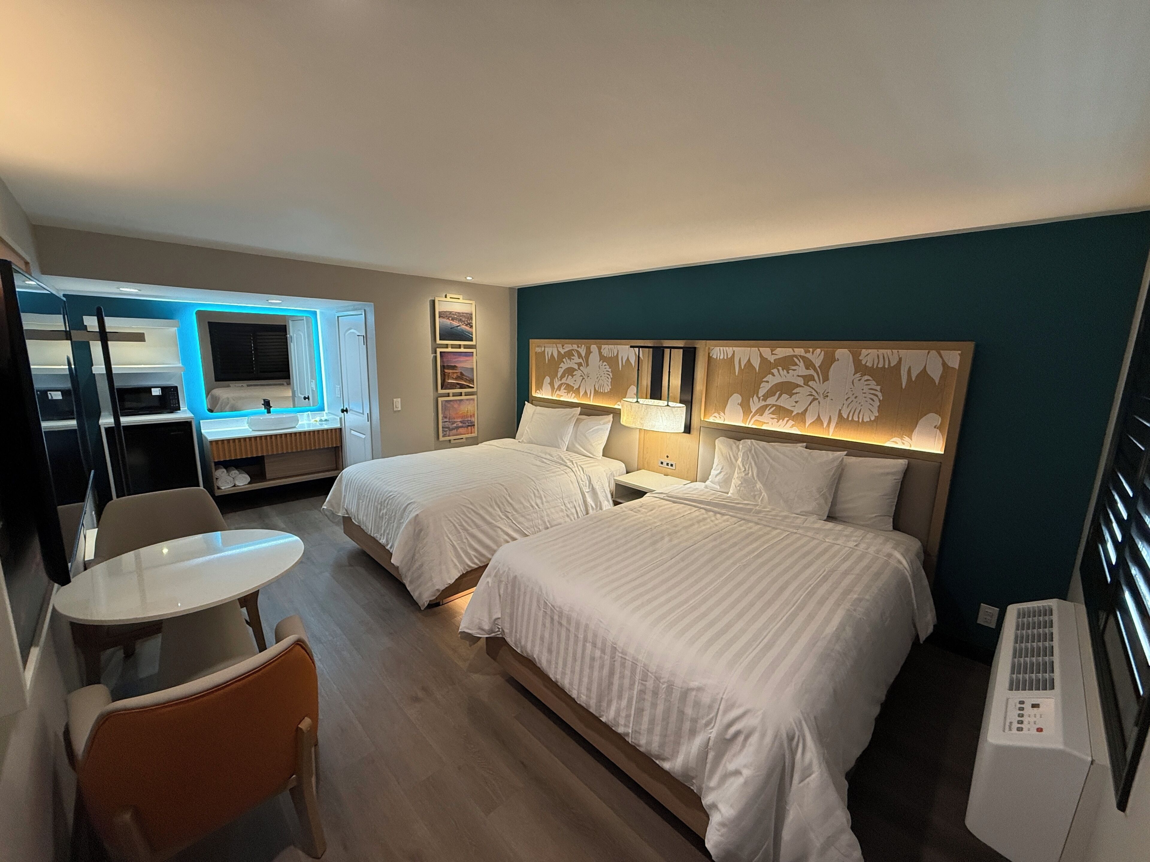 Standard Room, 2 Bedrooms, Non Smoking, Microwave
