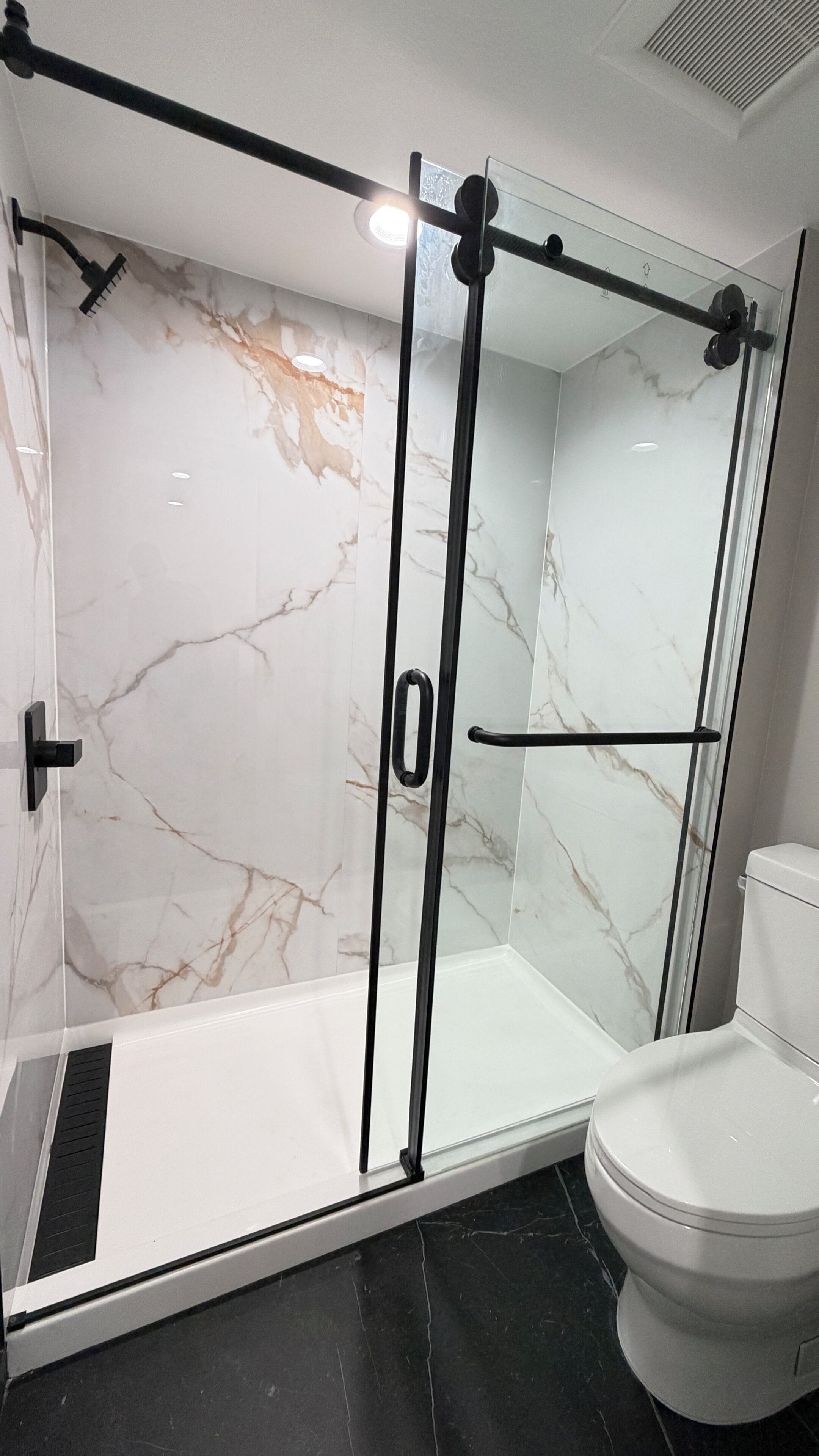 Standard Single Room, 1 King Bed | Bathroom