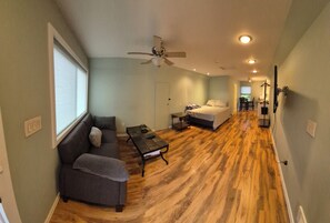 1 bedroom, WiFi, bed sheets - Private Studio with a BBQ, Hot Tub and Sauna. Waterview (Shelton)