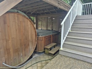 Terrace/patio - Private Studio with a BBQ, Hot Tub and Sauna. Waterview (Shelton)