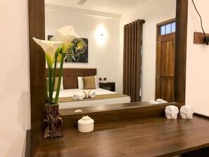 Chambre Deluxe double, balcon, vue sur le jardin | Espace de travail pour ordinateurs portables, accès au Wi-Fi (inclus)