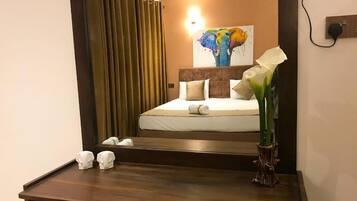 Deluxe Double Room, Balcony, Garden View | Laptop workspace, free WiFi