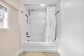 Bathroom - Cozy & Stylish 2BR Suite in West Vancouver (West Vancouver)