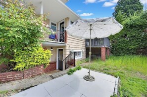 Exterior - Cozy & Stylish 2BR Suite in West Vancouver (West Vancouver)
