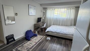 WiFi, bed sheets