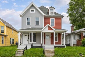 Exterior - Modern & Cozy Indy Stay w/ Free Parking (Indianapolis)