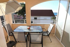 Outdoor dining - Apartment Stella Maree 1 (Okrug)