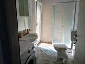 Apartment, 2 Bedrooms, Smoking | Bathroom - Beautiful 2 bed Apartment (Okrug)