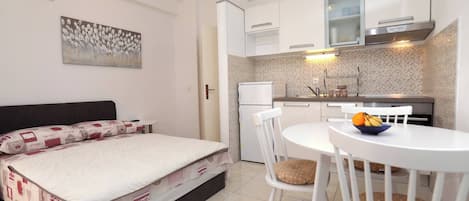 Apartment, 1 Bedroom, Accessible, Smoking | Interior