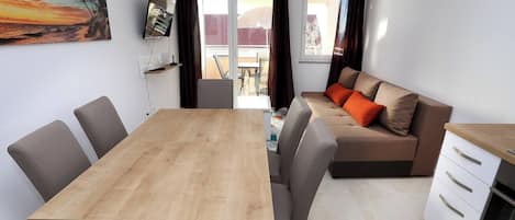 Apartment, 2 Bedrooms, Smoking | Dining