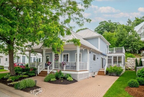 Charming Beach House- gated community, private beach, lake views & golf cart
