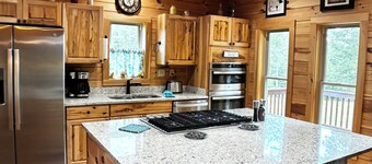 RidgeCrest Lodge: A Spacious Log Retreat in the Blue Ridge Foothills - 3 Suites