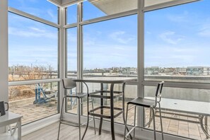 Interior - Waterfront 1BR Modern Condo | Friday Harbour (Innisfil)