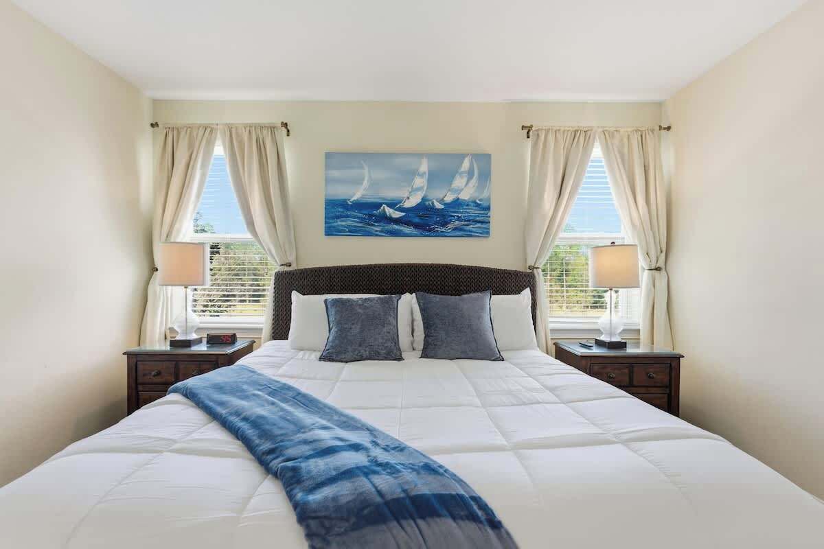 8 bedrooms, WiFi, bed sheets