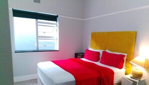 Desk, laptop workspace, soundproofing, free WiFi - Neo & Ruks Guest Houses  (Cape Town)
