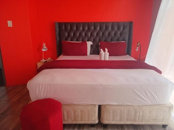 Chambre Deluxe double, balcon | Bureau, espace de travail pour ordinateurs portables