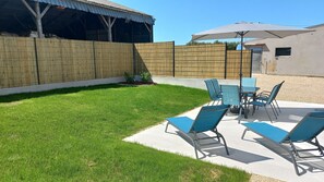 Outdoor dining - 80 m² house in the countryside, near Landivisiau, 15 min from Plouescat and the beaches (Plougar)
