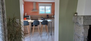 Private kitchen - 80 m² house in the countryside, near Landivisiau, 15 min from Plouescat and the beaches (Plougar)