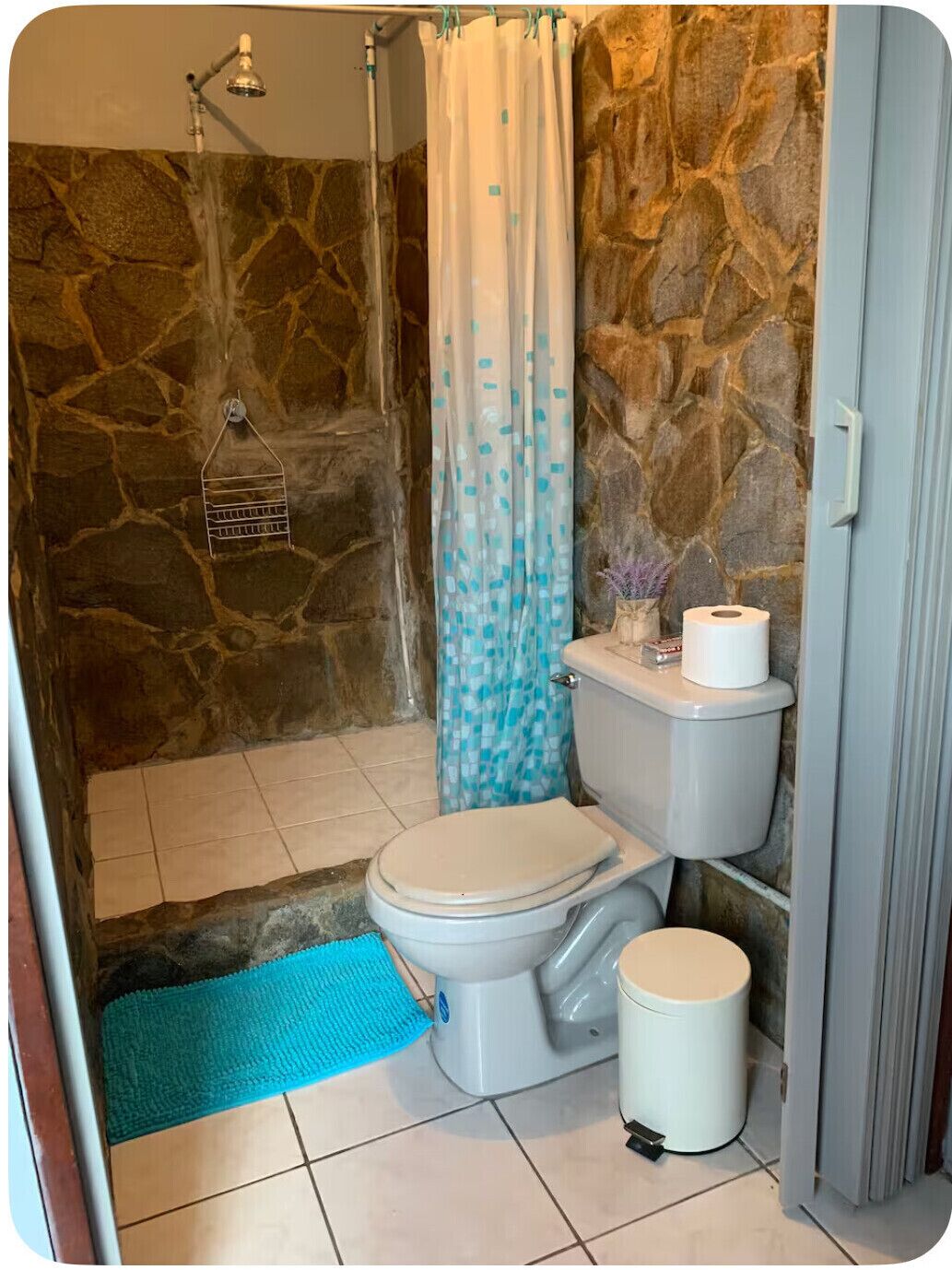 Dusche, Handtücher, Seife, Toilettenpapier