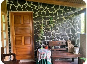 Outdoor dining - Cozy studio near rivers, waterfalls and nature (Guacimo)