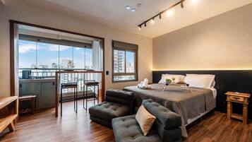 Apartamento conforto | Cortinas blackout, ferros/tábuas de passar roupa, Wi-Fi de cortesia