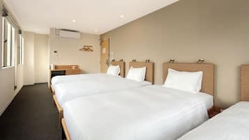 Kamar Quadruple Keluarga | Brankas, meja kerja, setrika/meja setrika, dan Wi-Fi gratis