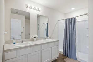 Shower, hair dryer, towels, shampoo - Swaying Palm Retreat | 4BR Home Near Flagler Beach | Palm Coast | Golf & Restaurants (Palm Coast)