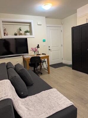 Living area - Garden Suite (Vancouver)