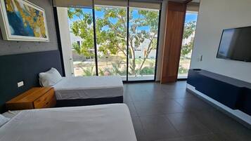 Desk, iron/ironing board, WiFi, bed sheets