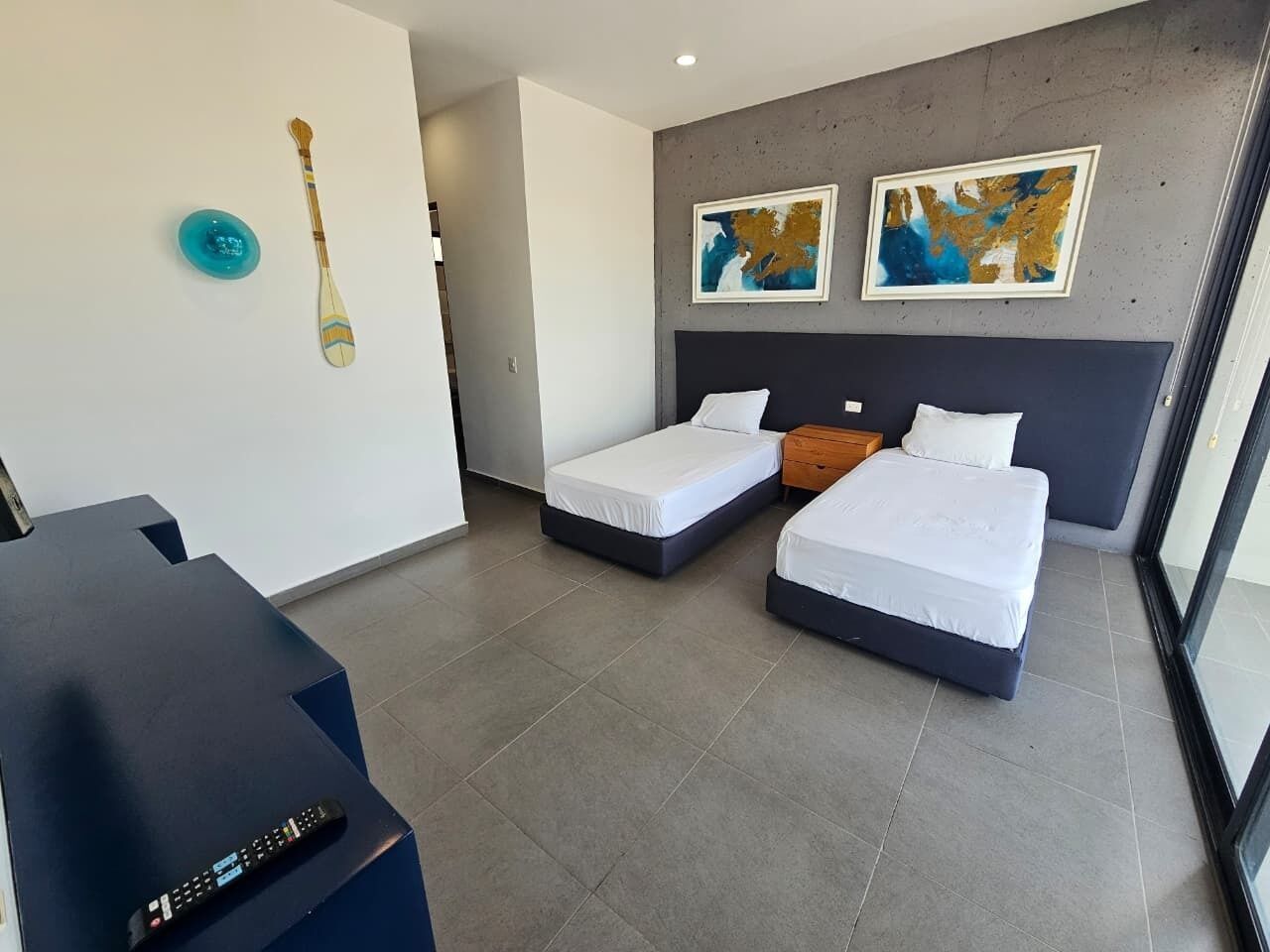 Desk, iron/ironing board, WiFi, bed sheets
