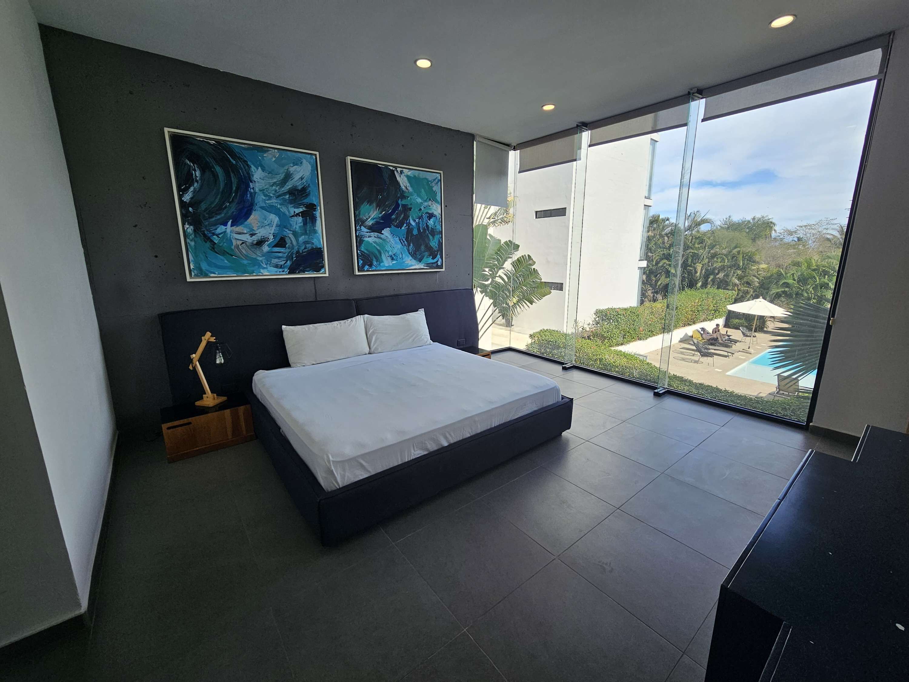 Desk, iron/ironing board, WiFi, bed sheets