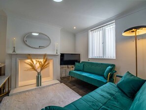 TV - Tide & Seek — Garden Flat by the Sea (Walmer)