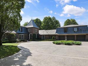 Exterior - Private Suites on a 35-Acre Estate- 30 Min to Nashville (Springfield)
