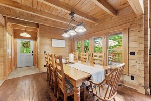 Dining - Mountain Escape with Hot Tub & Firepit minutes from Blue Ridge & Ellijay (Cherry Log)