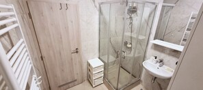 Bathroom - Modern New Family 2BR • Self Check-in • 15 Min Prague Old Town (Hlavní město Praha)