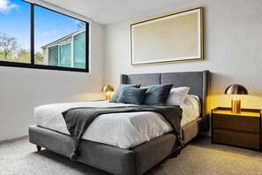 Desk, iron/ironing board, WiFi, bed sheets