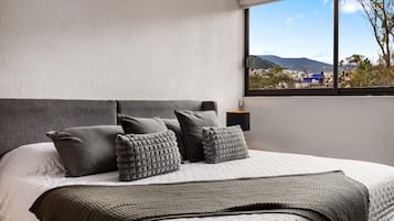 Escrivaninha, ferros/tábuas de passar roupa, Wi-Fi, roupa de cama