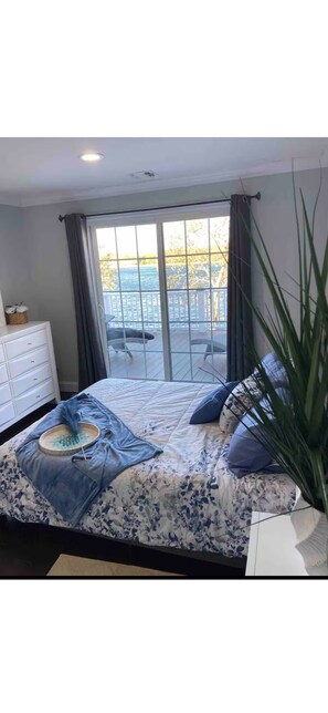 Room - New Beautiful 3-bedroom vacation home with AC & Extra space in Mastic NY (Mastic)
