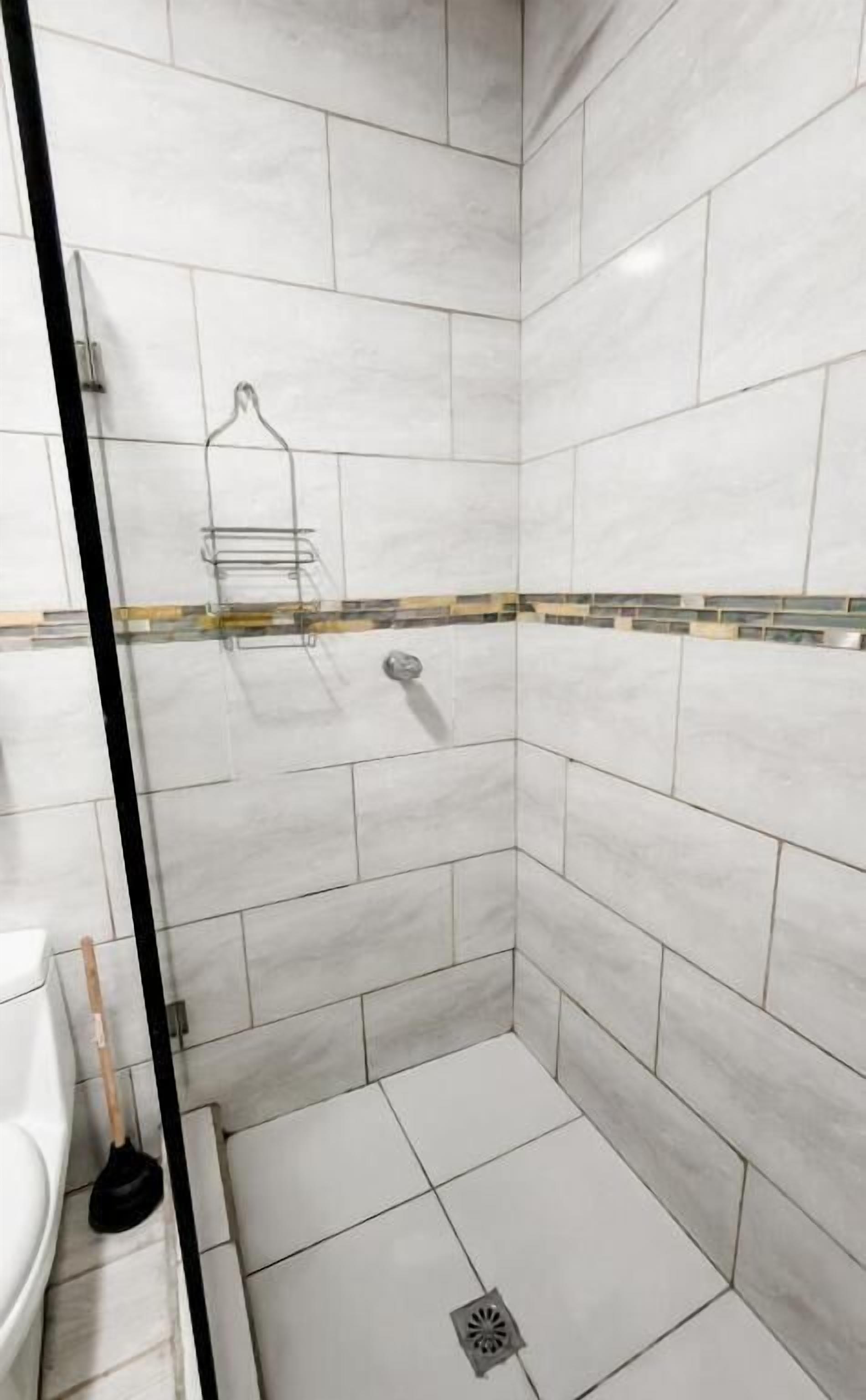 Bathtub, towels, soap, shampoo