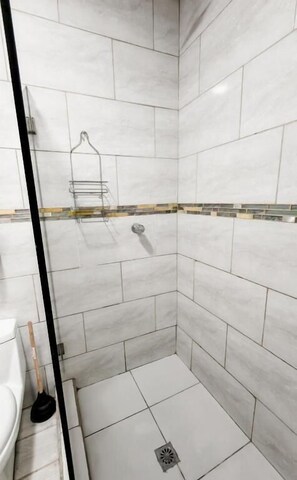 Bathtub, towels, soap, shampoo - Suite cerca Al Aeropuerto (San Pedro Sula)