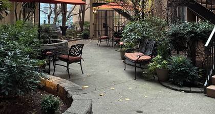 3.1 mi. to Lumen Field, World Cup; 1-bedroom hotel suites, sleeps 4 in Seattle