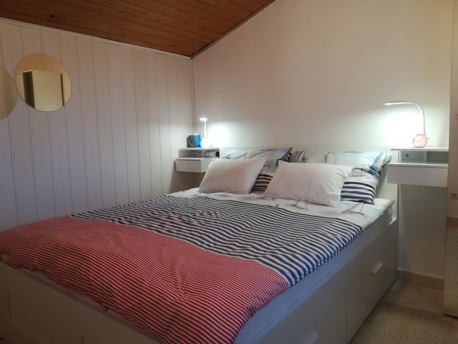1 slaapkamer, een strijkplank/strijkijzer, gratis wifi, beddengoed