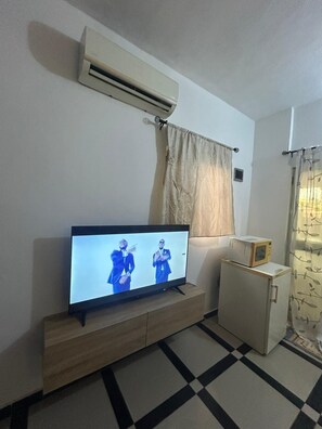 Interior - Furnished Studio Cotonou (Sodjatimè). (Cotonou)