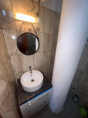Bathroom - Furnished Studio Cotonou (Sodjatimè). (Cotonou)