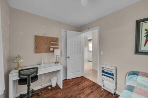 3 chambres, fer et planche à repasser, Wi-Fi, draps fournis
