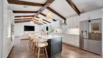 Royal Villa, 4 Bedrooms, Private Pool | Private kitchen