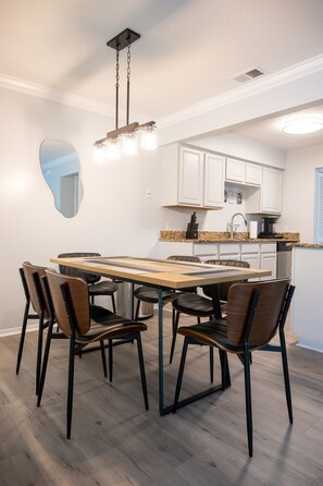 Dining - Walk to beach, dining, pool, and all home comforts (St. Augustine)